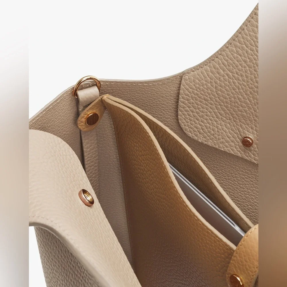 NWT Cuyana System Laptop Sleeve 16-inch in Biscuit Pebbled Leather